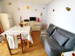 Villa mitoyenne avec piscine, parking, climatisation et proche mer, idéale pour 4 personnes - FR-1-607-89